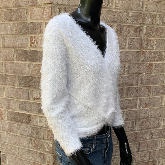Jennifer Lopez V-Neck Eyelash Sweater Sz S - Picture 3 of 9